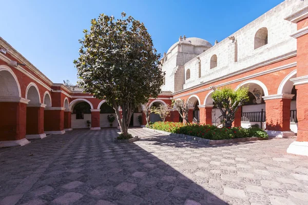 Porta d'ingresso alla via del Paradiso di Siviglia, all'interno del monastero di Santa Catalina di Arequipa , — Foto Stock