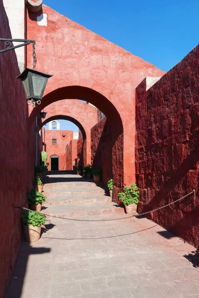 Porta d'ingresso alla via del Paradiso di Siviglia, all'interno del monastero di Santa Catalina di Arequipa , — Foto Stock