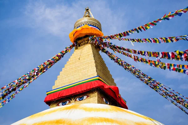 Katmandu, Nepal-Mart 7, 2018: Budist stupa Bodnath, bigg