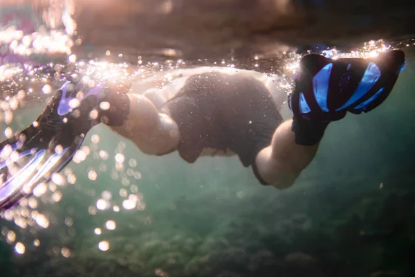 Άνθρωπος Snorkling Υποβρύχια Από Κοντά — Φωτογραφία Αρχείου
