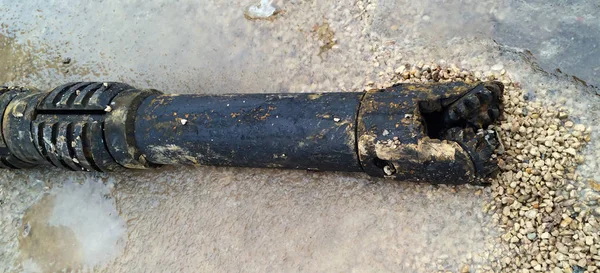 Sondaj üzerinde matkap