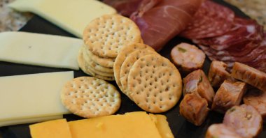 Şarap ve peynir tatma etler koleksiyonu ile