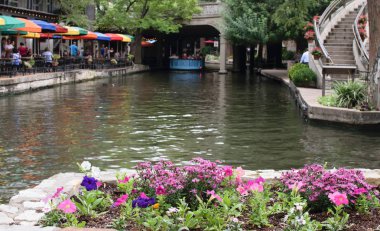 Başlık: San Antonio River Walk - feribot turları