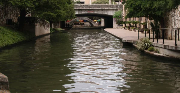 Başlık: San Antonio River Walk - feribot turları