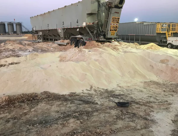 Proppant yere ile kum taşıyıcısı