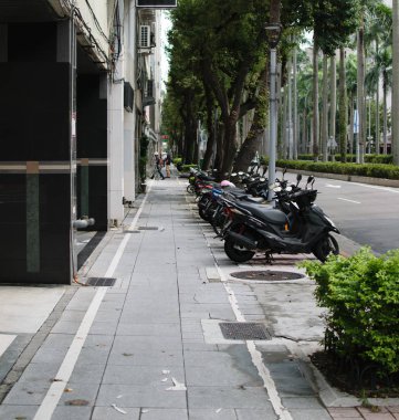 Scooter kaldırımda Taipei Tayvan 