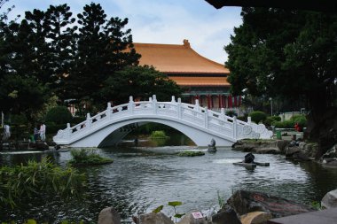 Chiang Kai Shek Memorial ha yanında Tayvan Ulusal müzik salonu
