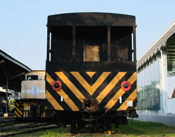 Zug Auf Bahngleisen — Stockfoto