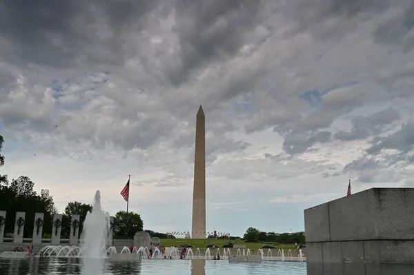 Washington-Denkmal vor spiegelndem Pool — Stockfoto