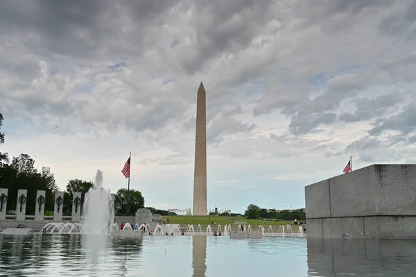 Pomnik Waszyngtona przed Sadzawka — Zdjęcie stockowe