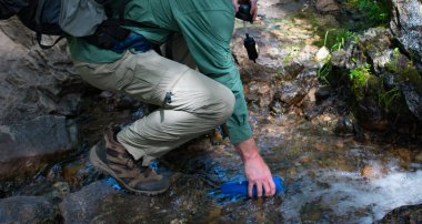Bir iz ve Arındırıcı su toplama Hiker 