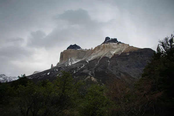 Wandelaar op de W trek in Torres del Paine National Park, Chili. Cu — Stockfoto