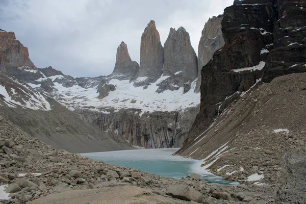 Mirador Los Torres avec eau d'aqua Torres del Paine National Par — Photo