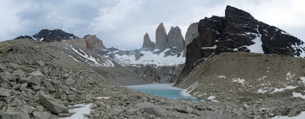 Mirador Los Torres z wodą wodną Torres del Paine National Par — Zdjęcie stockowe