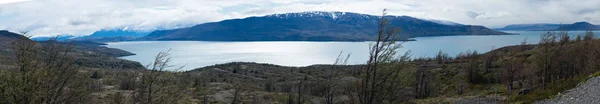 Panorama del Lago Pehoe en el Parque Nacional Torres Del Paine en Pata — Foto de Stock