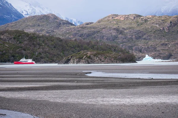 Lago Grey Tour Boot om Gletsjer en IJsbergen te zien in Patagonië Chi — Stockfoto