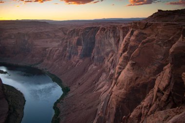 At nalı bandı, Büyük Kanyon ve Colorado Nehri üzerinde gün batımı