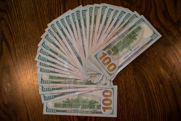 Banconote 100 Dollari Tavolo Woden — Foto Stock
