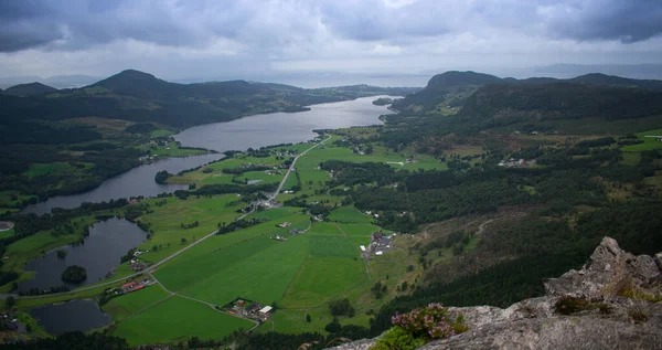 Noruega Sendero Con Vistas Las Ciudades Tau Rogaland Tropphona — Foto de Stock