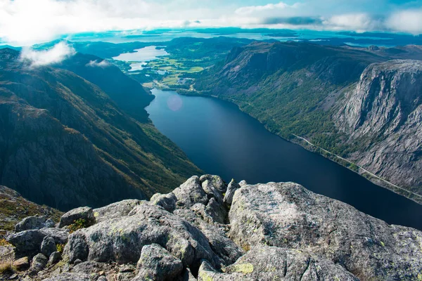 Parlak bir günde Stavanger Norveç 'te Reinaknuten Yürüyüş Yolu