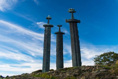 Stavanger Kılıçları Norveç - Sverd i fjell (Dağlarda kesik)