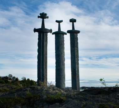 Stavanger Kılıçları Norveç - Sverd i fjell (Dağlarda kesik)