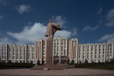 Tiraspol Transnistria sermaye olduğunu. Mart 2018. De Facto bir ülkedir. Lenin heykeli parlamento önünde.