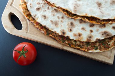 Geleneksel yemek lahmacun 