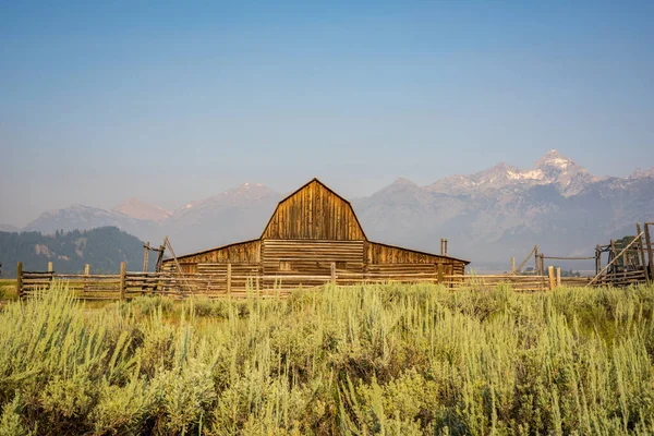 Cordillera Grand Teton Detrás Granero Rústico Madera Largo Famosa Histórica Fotos De Stock Sin Royalties Gratis