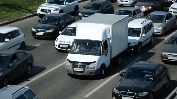 ウファ 高速道路の車渋滞 2018 日ウファ ロシアでの暑い夏の日 — ストック動画