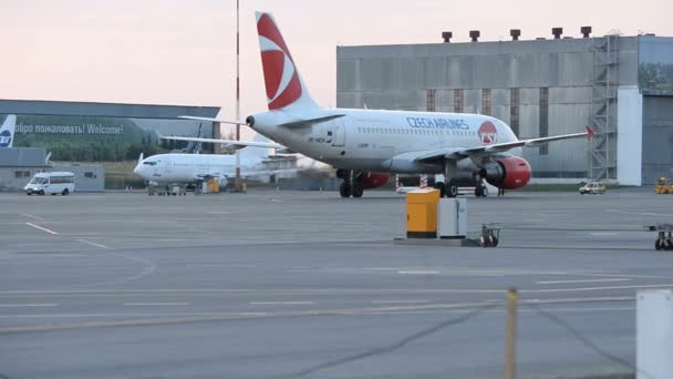 Ufa Russia Apr Czech Airlines Passenger Aircraft Platform Night Airport — Stock Video