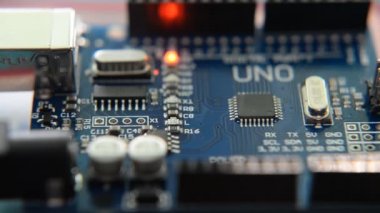 Ufa, Rusya - 2 Ocak 2019: eğitim geliştirme programlama için Arduino Uno Pcb kurulu mikroişlemci. Yakın çekim 
