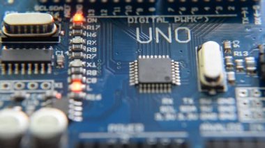 Ufa, Rusya - 2 Ocak 2019: eğitim geliştirme programlama için Arduino Uno Pcb kurulu mikroişlemci. Yakın çekim 