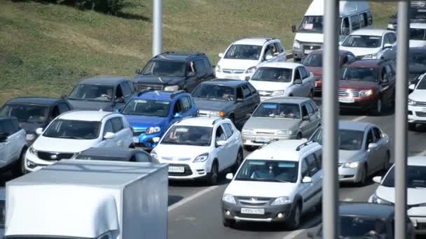 Ufa Ιουλ Αυτοκίνητο Μποτιλιάρισμα Στην Εθνική Οδό Μια Καυτή Θερινή — Αρχείο Βίντεο