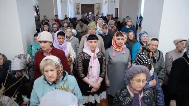 Birsk Rusia Aprilie 2019 Liturghia Biserica Ortodoxă Rusă Preoţi Credincioşi — Videoclip de stoc