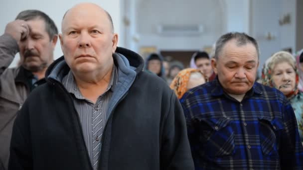 バークスク ロシア 2019年4月20日 ロシア正教会の儀式 教会の司祭と宗教信者 — ストック動画