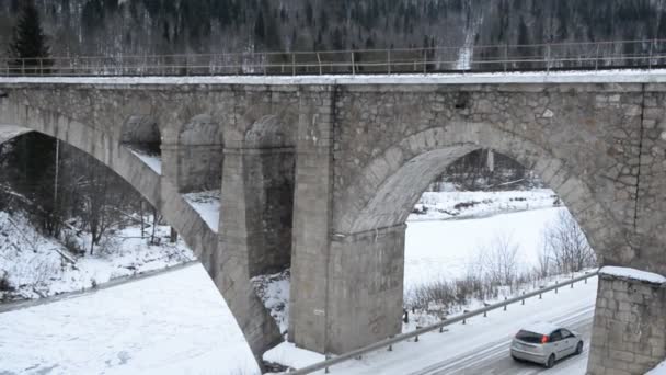 Pedra Antiga Arqueada Ponte Ferroviária Estrada Sob Ele — Vídeo de Stock