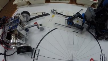 Ufa, Rusya - 13 Nisan 2015: Lego Mindstorms Ev3 sınıfındaki çocuk ve öğretmenler. Ufa, pedagojik üniversitede robotik bölümü