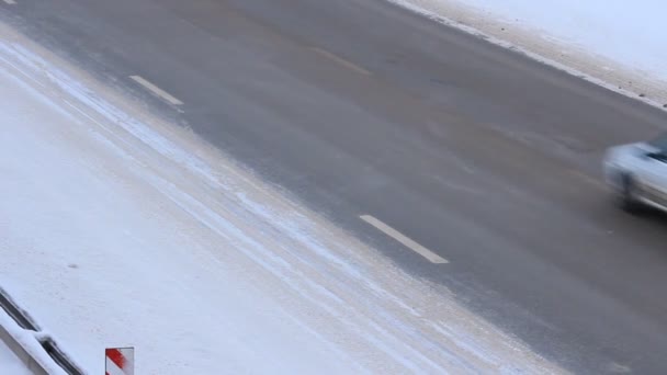 Autos Autopista Tormenta Nieve Nevada Tarde Crepúsculo — Vídeo de stock