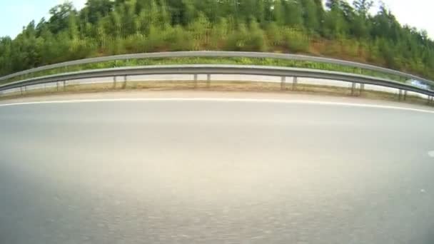 Vista Rodovia Enquanto Dirige Carro Verão Sol Estrada — Vídeo de Stock