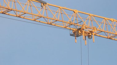 Crane şantiyede. Yakın plan.