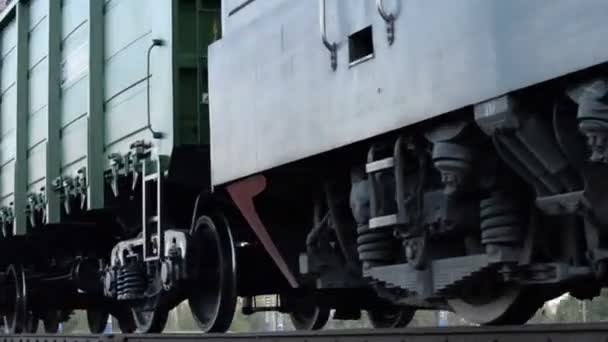 Primer Plano Par Ruedas Carro Ruedas Tren Mercancías — Vídeo de stock