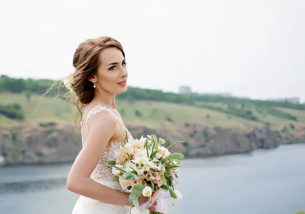 Belle Mariée Robe Mariée Avec Bouquet Fleurs — Photo