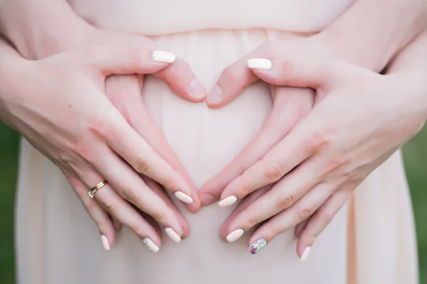 Schwangerschaftsbauch Hände Auf Schwangerem Bauch — Stockfoto