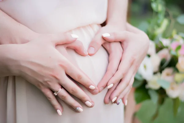 Schwangerschaftsbauch Hände Auf Schwangerem Bauch — Stockfoto