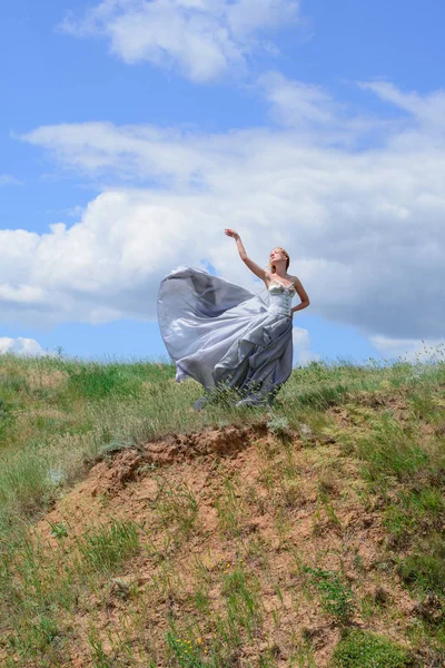 Mujer Joven Hermoso Vestido Aire Libre —  Fotos de Stock