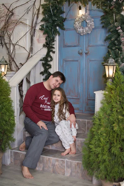 Casal Feliz Com Presentes Natal — Fotografia de Stock