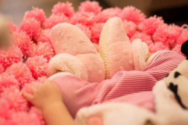 Bacaklar yeni doğmuş bebek. Bebek ile Tsveochek bacaklar