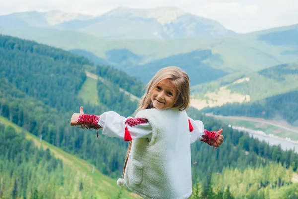 Girl Mountains — Stock Photo, Image