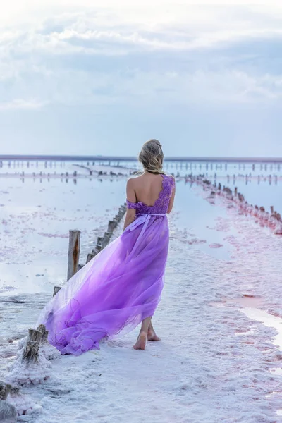 Young Woman Beach — Stock Photo, Image